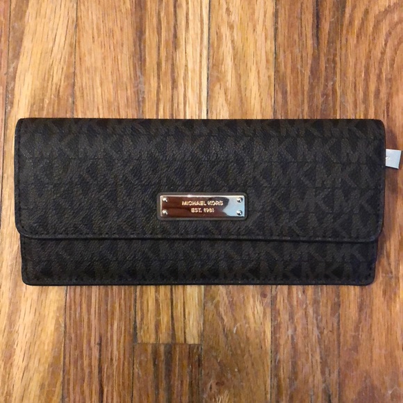 Michael Kors Handbags - Michael Kors wallet